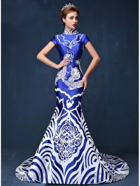 Abito Lungo Elegante per occasioni speciali di Raso blu con motivo decorativo bianco