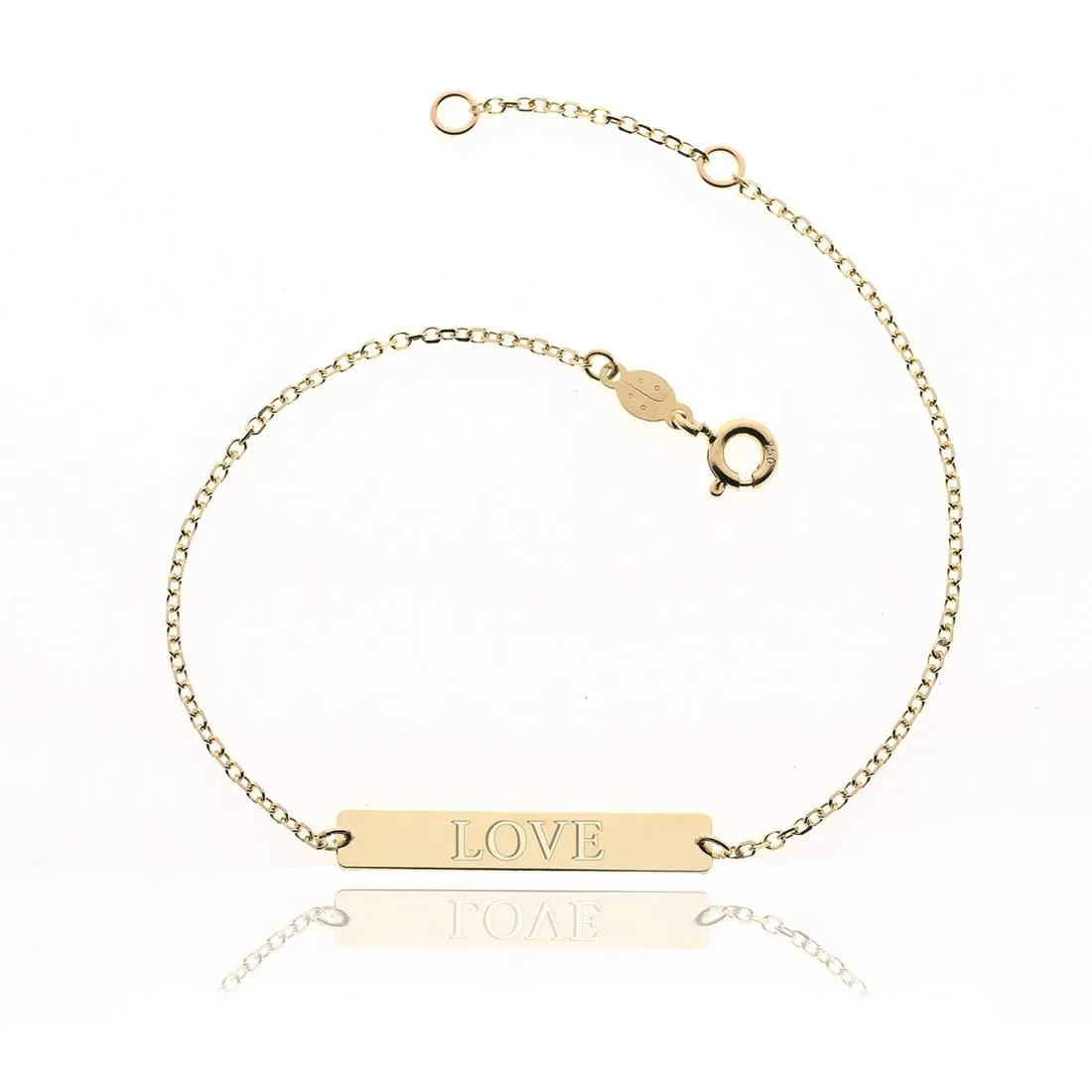 Bracciale in oro giallo con una piastrina centrale con scritta Love
