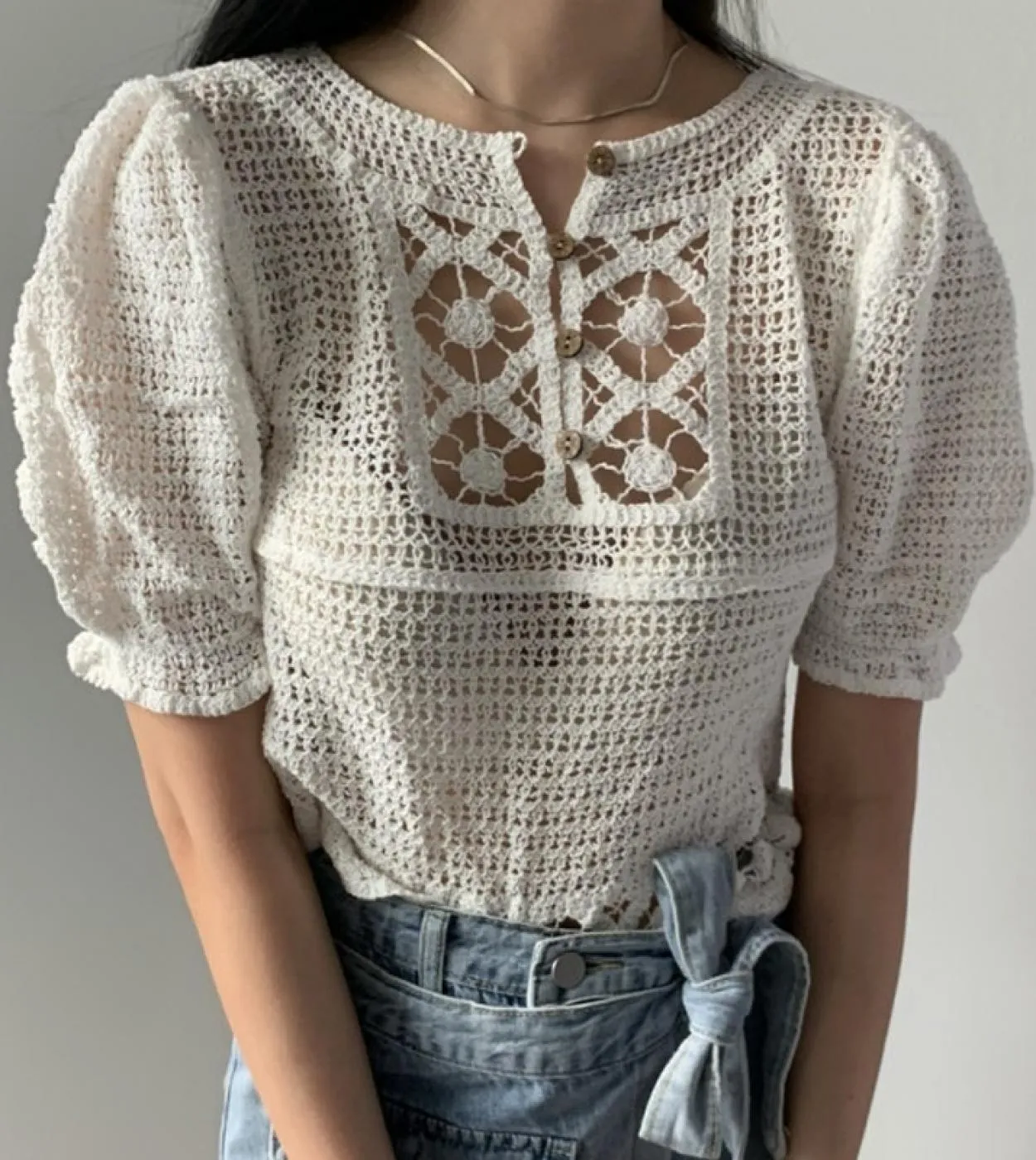 Camicetta di pizzo lavorato a maglia estiva 2023 Moda donna Puff manica corta Top O collo maglione scava fuori camicia elegante