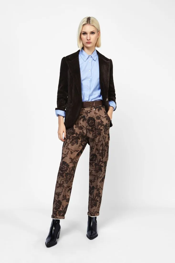  Chino trousers with floral print    
