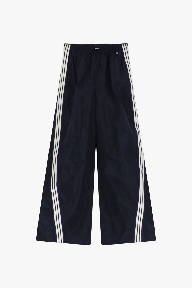  Jogging trousers with side stripes    
