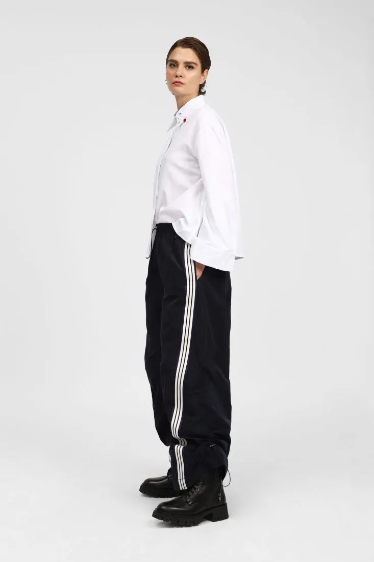  Jogging trousers with side stripes    