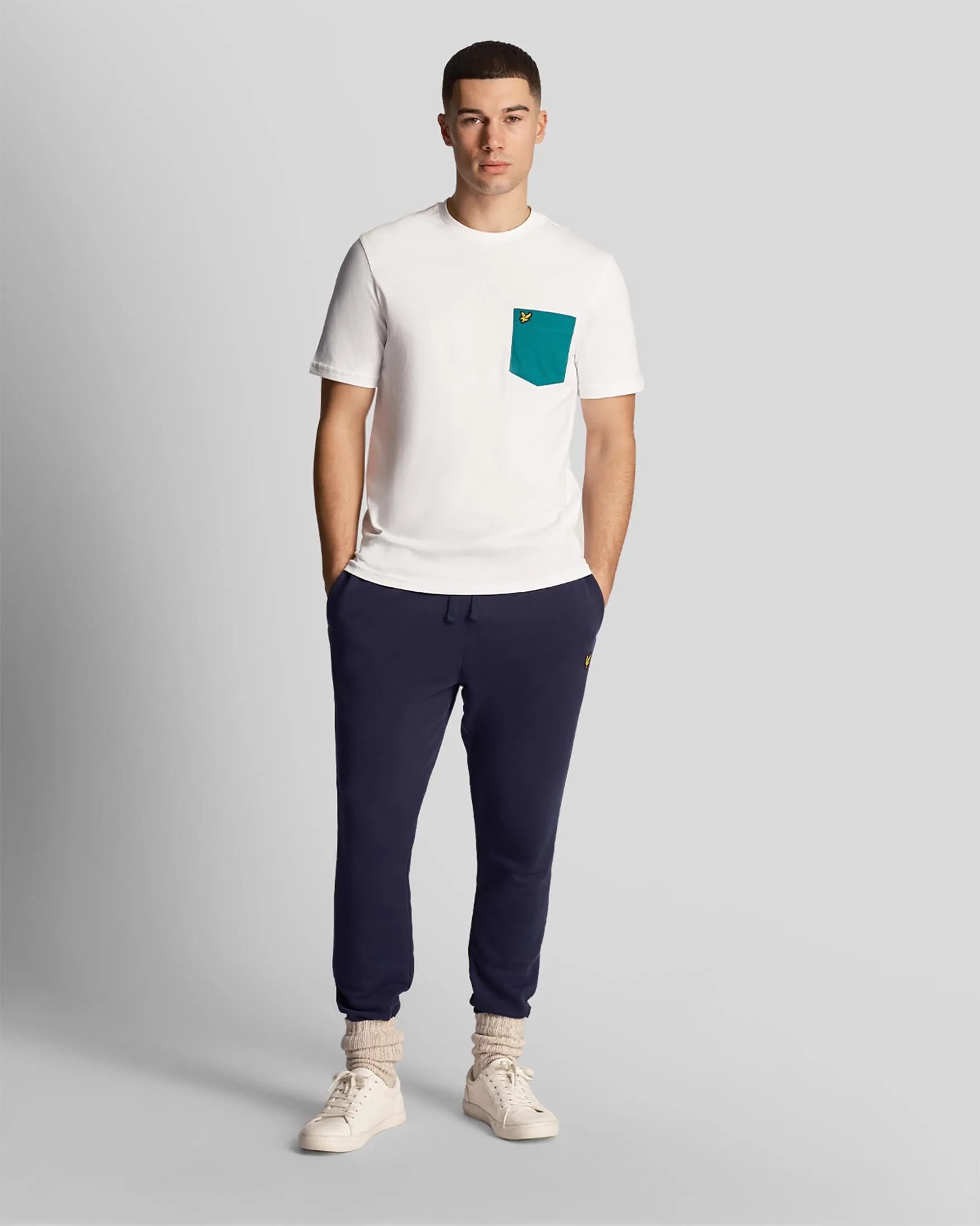 T-shirt bianca mezza manica con taschino turchese e logo aquila ricamata