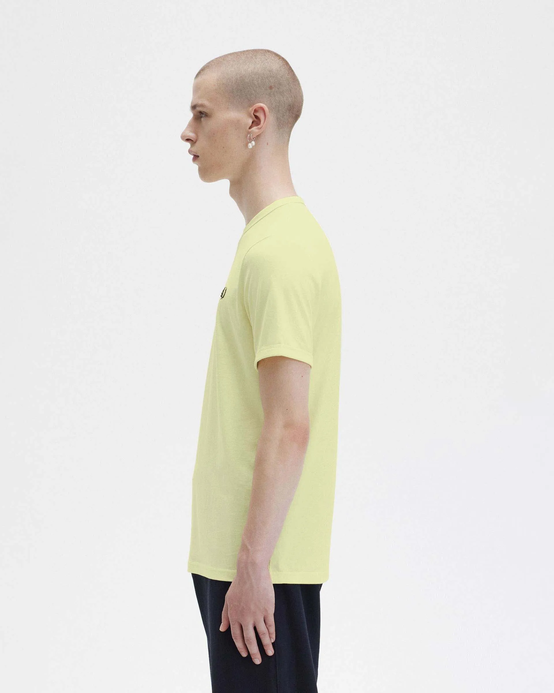 T-shirt color lime mezza manica tinta unita con logo piccolo sul petto