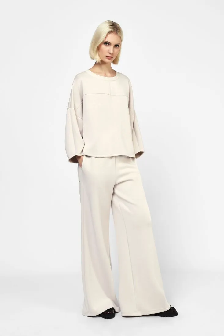  Wide-leg trousers with back pocket    