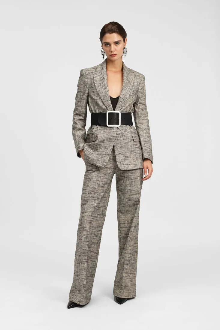  Wide-leg trousers with modern details    